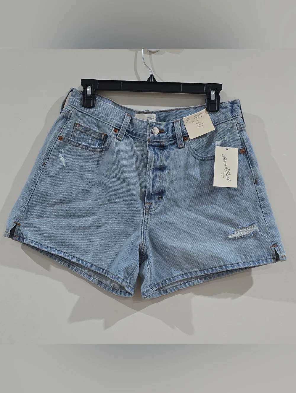 Universal Thread Women's 90s Baggy Denim Shorts Light Wash Mid Rise Size 6